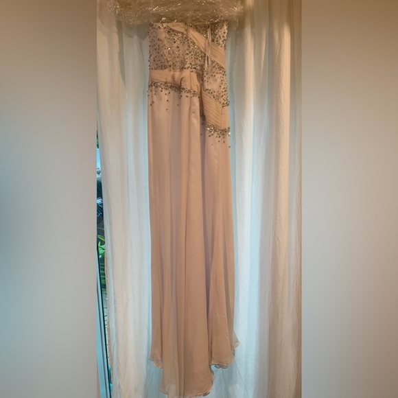 White formal gown. Strapless with sequence - Picture 4 of 4